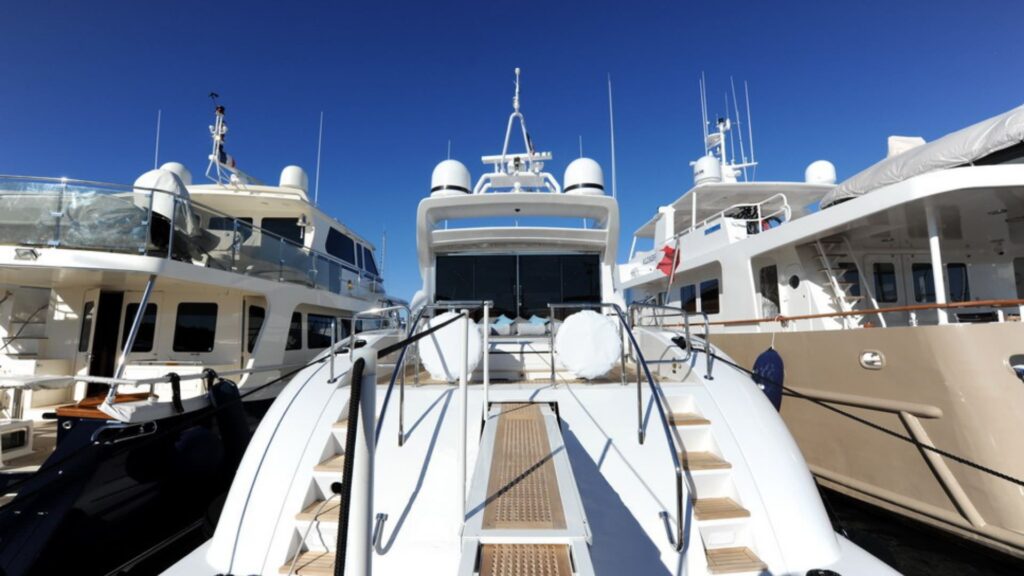 Bow sunbathing area